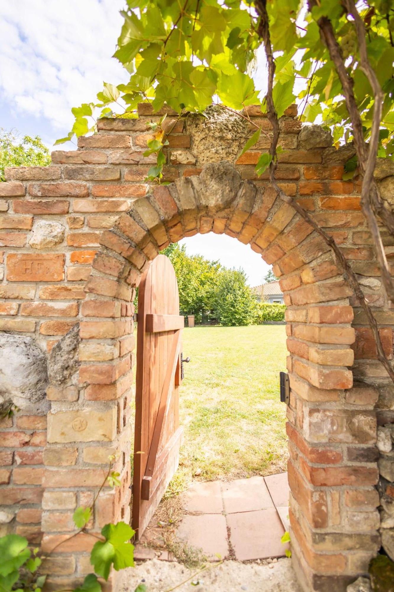 Penzion Moravska Oaza Valtice Exterior foto